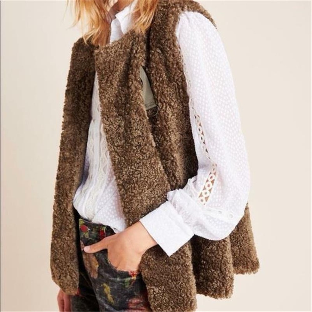 Akemi + Kin Alonna teddy plush vest jacket in army green